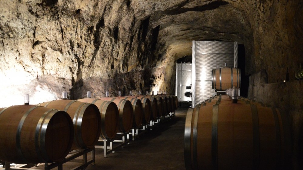 Weindegustationen in den umliegenden Weinkellern (Foto: Domaine de Vieux Moulin)